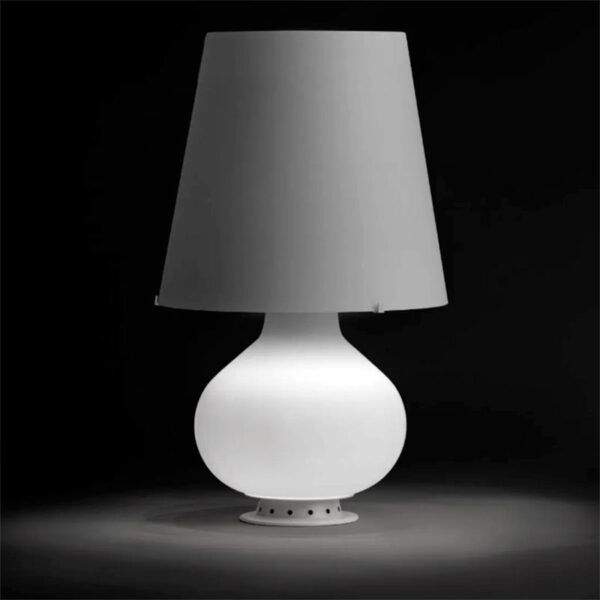 FONTANAARTE-FONTANA-GRANDE-LAMPADA-DA-TAVOLO-BIANCA-ACCESA-2-STILLUCE-STORE-BERGAMO