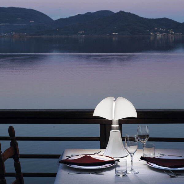 MARTINELLI-LUCE-MINIPIPISTRELLO-CORDLESS-TAVOLO-BIANCO-STILLUCE-STORE--BERGAMO