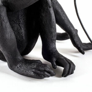 SELETTI-MONKEY-LAMP-SEDUTA-6-NERA-LAMPADA-DA-TAVOLO-STILLUCE-STORE-BERGAMO