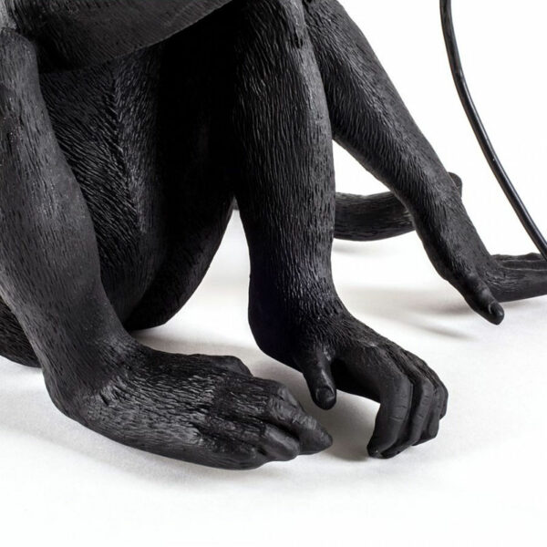 SELETTI-MONKEY-LAMP-SEDUTA-6-NERA-LAMPADA-DA-TAVOLO-STILLUCE-STORE-BERGAMO