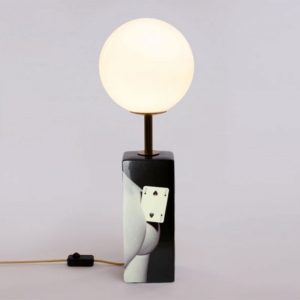 SELETTI-DUE-DI-PICCHE-LAMPADA-DA-TAVOLO-ACCESA-STILLUCE-STORE-BERGAMO