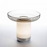 artemide-bonta-lampada-tavolo-con-piatto-grigio-stilluce-store-bergamo