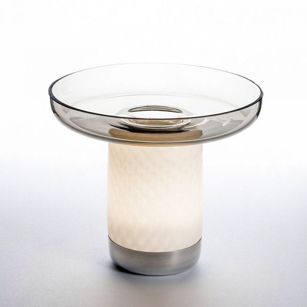 artemide-bonta-lampada-tavolo-con-piatto-grigio-stilluce-store-bergamo artemide-bonta-lampada-tavolo-con-piatto-grigio-stilluce-store-bergamo