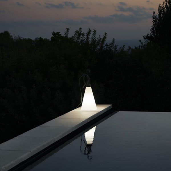 FLOS-MAY-DAY-OUTDOOR-ACCESA-AMB-STILLUCE-STORE-BERGAMO