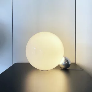 FLOS-COPYCAT-LAMPADA-TAVOLO ACCESA-KMZERO-STILLUCE-STORE-BERGAMO