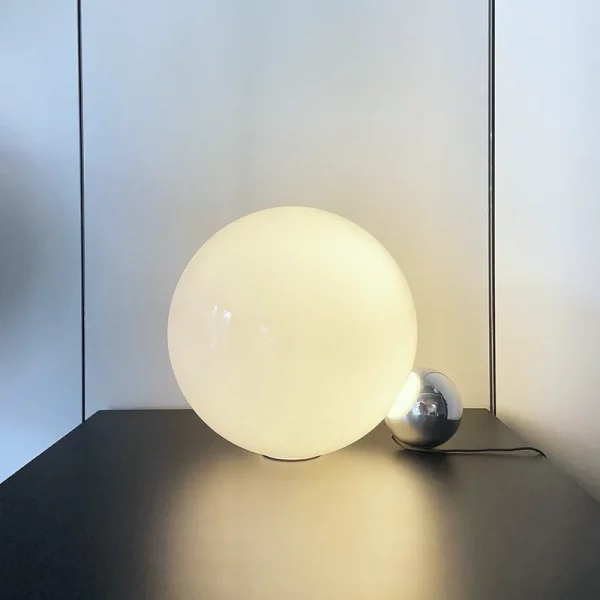 FLOS-COPYCAT-LAMPADA-TAVOLO ACCESA-KMZERO-STILLUCE-STORE-BERGAMO FLOS-COPYCAT-LAMPADA-TAVOLO ACCESA-KMZERO-STILLUCE-STORE-BERGAMO