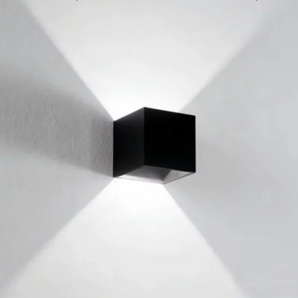 ISYLUCE-KUBIE-LAMPADA-PARETE-LED-NERA-COD-950-STILLUCE-STORE-BERGAMO ISYLUCE-KUBIE-LAMPADA-PARETE-LED-NERA-COD-950-STILLUCE-STORE-BERGAMO
