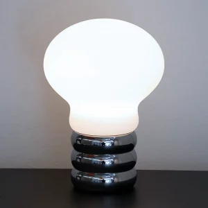 INGO-MAURER-B-BULB-USB-LAMPADA-TAVOLO-ACCESA-STILLUCE-STORE-BERGAMO-KMZERO