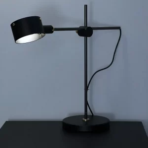 OLUCE-GO-252-LAMPADA-TAVOLO-NERO-ACCESA-STILLUCE-STORE-BERGAMO-KMZERO