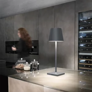 ZAFFERANO-POLDINA-PRO-L-DESK-AMBIENTAZIONE-LAMPADA-TAVOLO-STILLUCE-STORE-BERGAMO