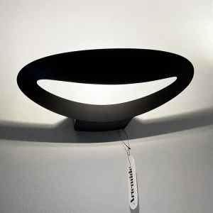 ARTEMIDE-MESMERI-LED-PARETE-NERA-ACCESA-STILLUCE-STORE-BERGAMO