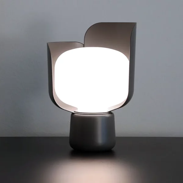 FONTANA-ARTE-BLOM-LAMPADA-TAVOLO-GRGIO-SCURO-KMZERO-STILLUCE-STORE-BERGAMO FONTANA-ARTE-BLOM-LAMPADA-TAVOLO-GRGIO-SCURO-KMZERO-STILLUCE-STORE-BERGAMO