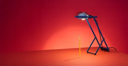 Artemide Sintesi lampada da tavolo di Ernesto Gismondi, luce da scrivania con attacco E27, disponibile da Stilluce Store Bergamo con Winter Days.